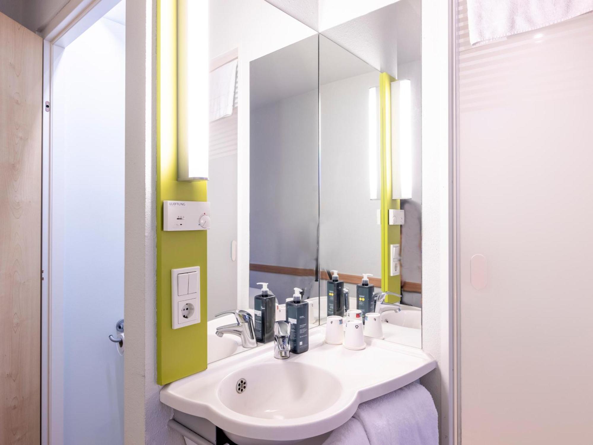 B&B Hotel Giessen-Linden Linden  エクステリア 写真